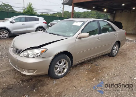 2005 Toyota Camry Le V6 z USA, uszkodzony, nr VIN 4T1BF30K45U612515